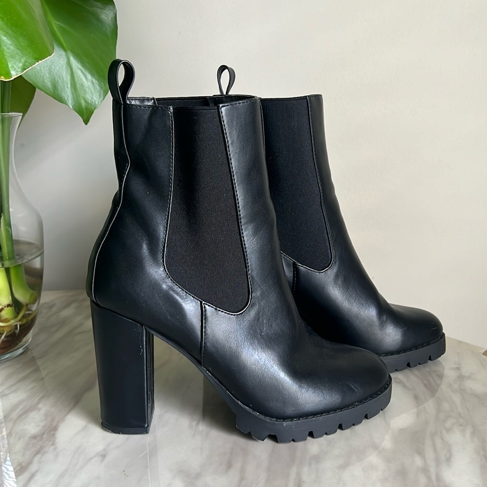 Express Chunky Heel Boot Size 8